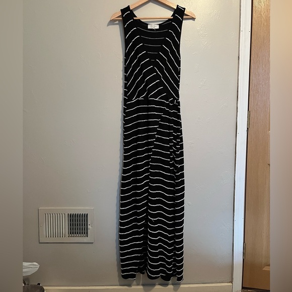 Jessica Simpson Maxi Dress
Striped Wrap Tie Waist Black & White - Picture 3 of 13